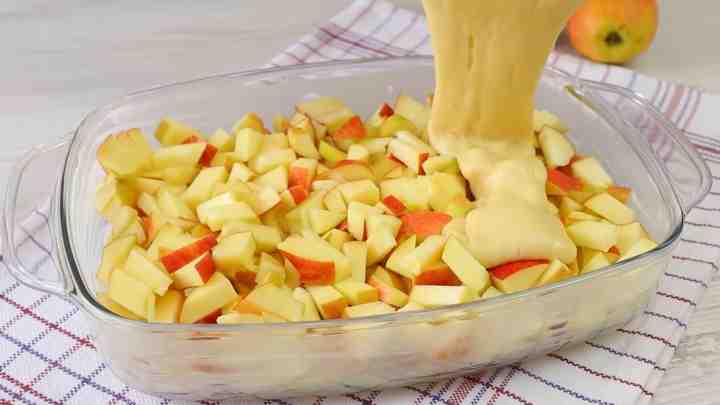 Бісквіт з яблуками - 7 рецептів приготування